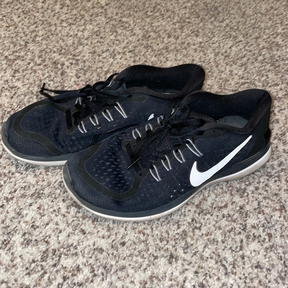 Nike tennis shoes